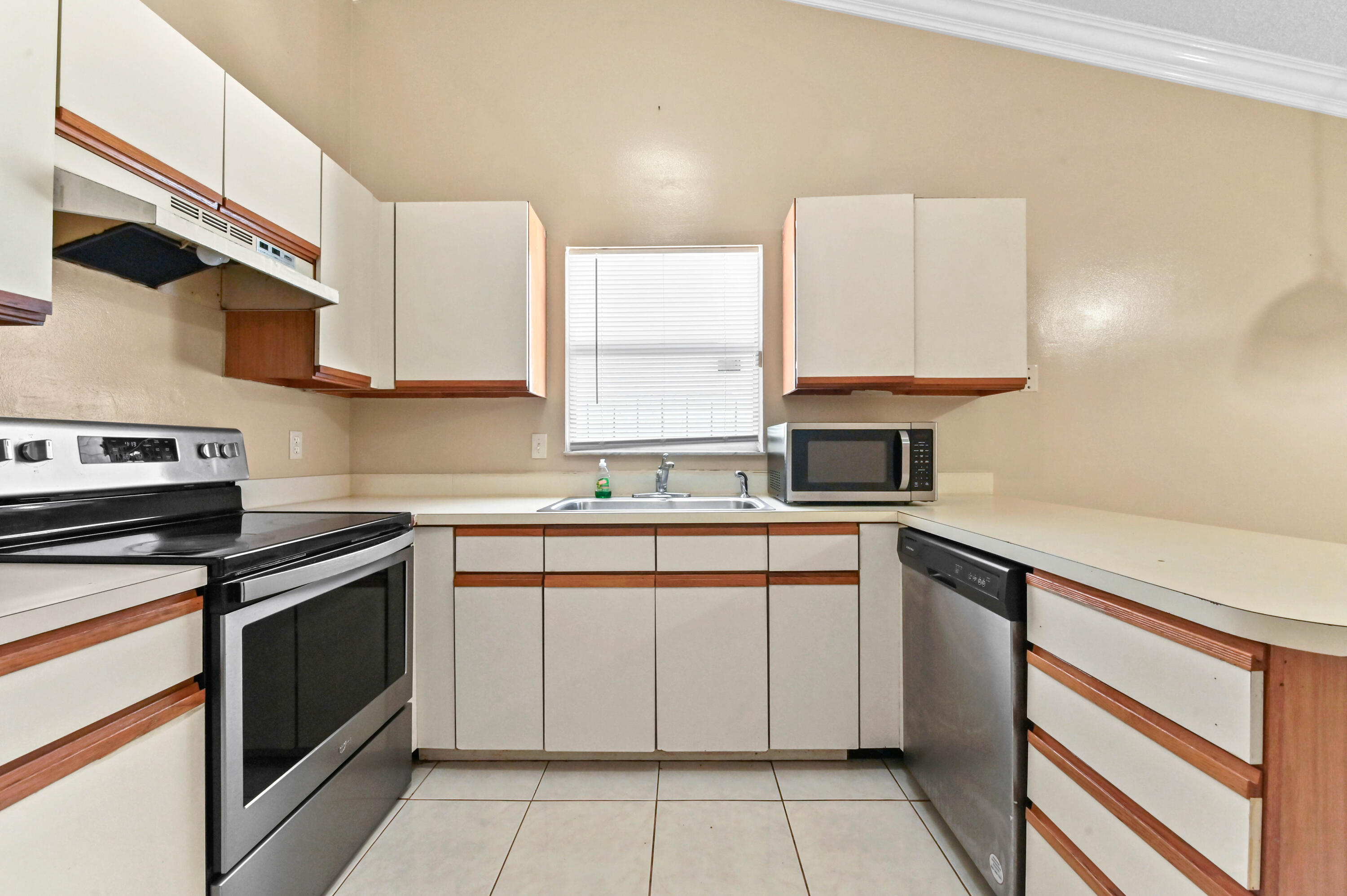 7898 Ridgewood Drive Lake Worth, FL 33467 - Photo 16 of 26 19 Kitchen 03