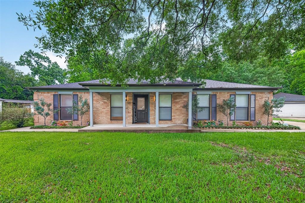 Welcome home to 548 Brandon Rd located in the established River Plantation Community