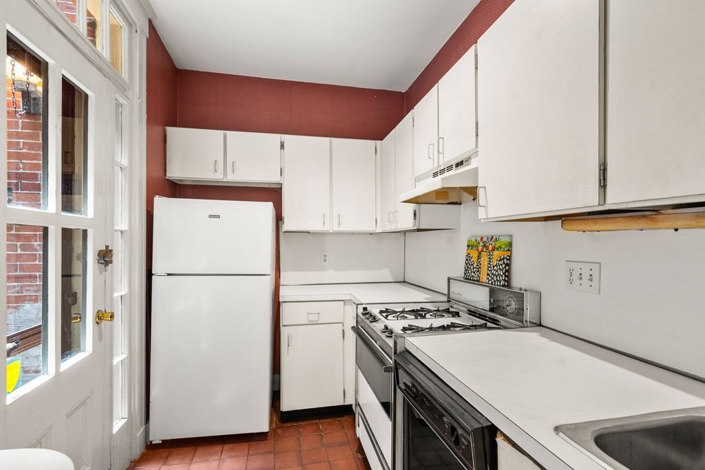 15 Temple Street, Unit 1 Boston, MA 02114 - Photo 5 of 13