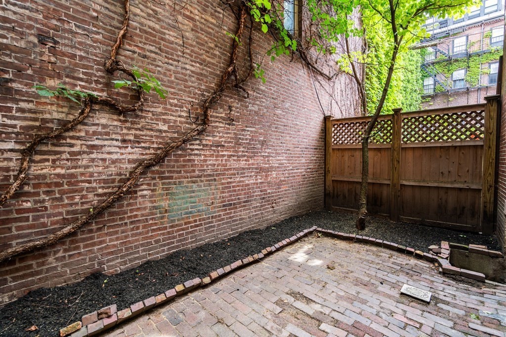 15 Temple Street, Unit 1 Boston, MA 02114 - Photo 6 of 13