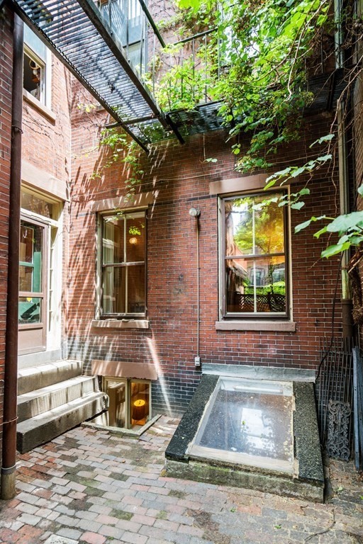 15 Temple Street, Unit 1 Boston, MA 02114 - Photo 7 of 13