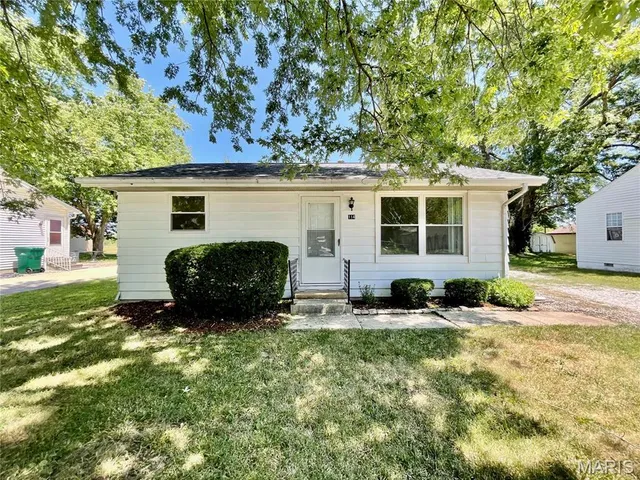 $1,100 | 114 Cottage Hill Drive, O'Fallon, IL 62269
