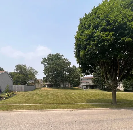 $78,500 | 640 Highland Springs Drive, Elgin, IL 60123