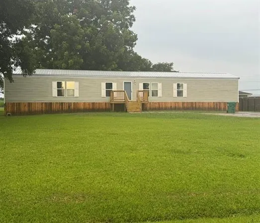 $1,300 | 21345 Judge Becnel Lane, Vacherie, LA 70090