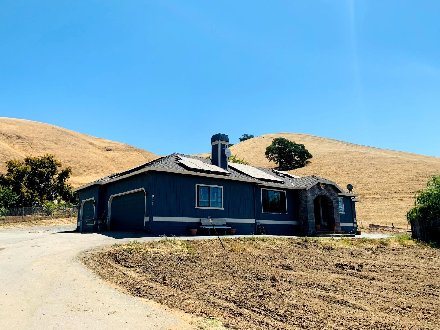 835 Foothill Road Hollister, CA 95023 - Photo 1 of 4 Gallery Image 1