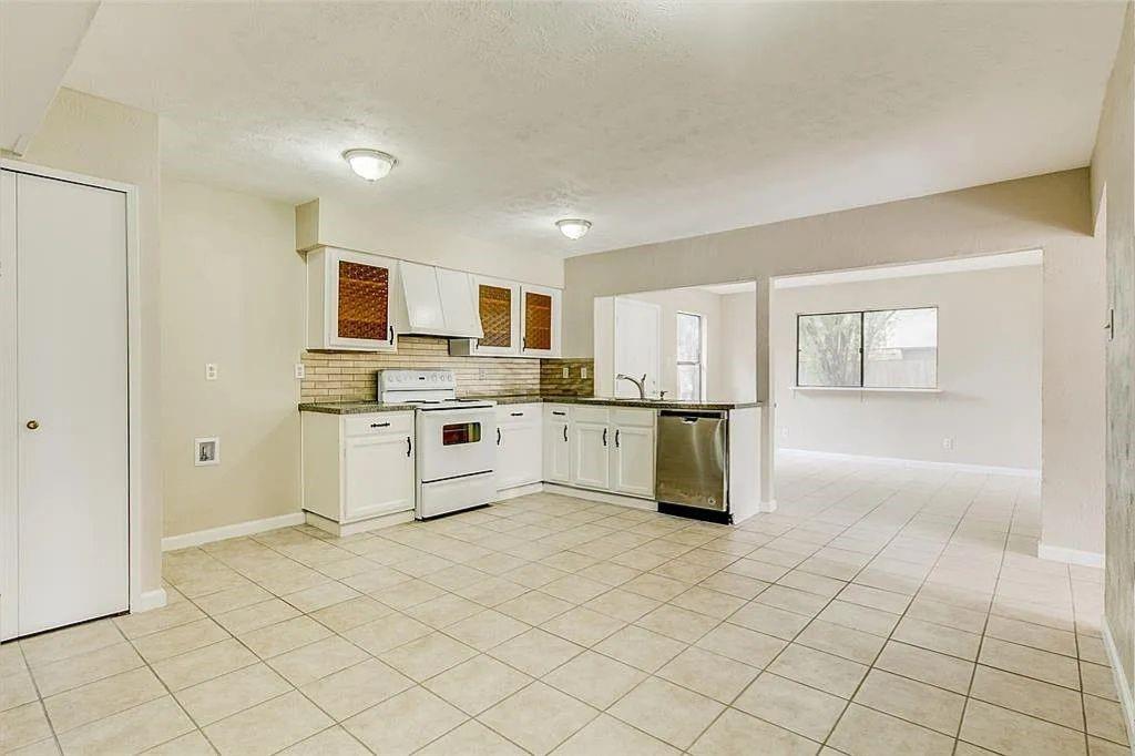 1316 Royster Road Fort Worth, TX 76134 - Photo 3 of 19