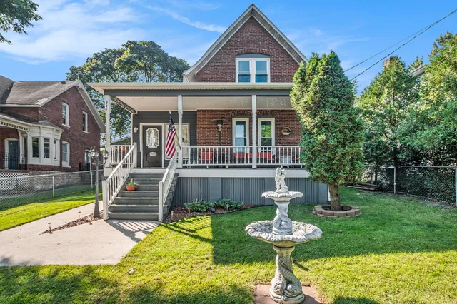 $306,000 | 305 5th Street, Manistee, MI 49660