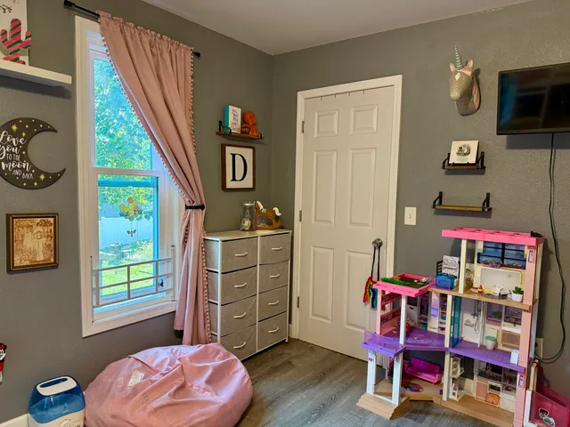 $306,000 | 305 5th Street, Manistee, MI 49660