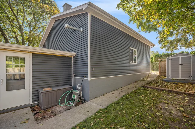 $306,000 | 305 5th Street, Manistee, MI 49660