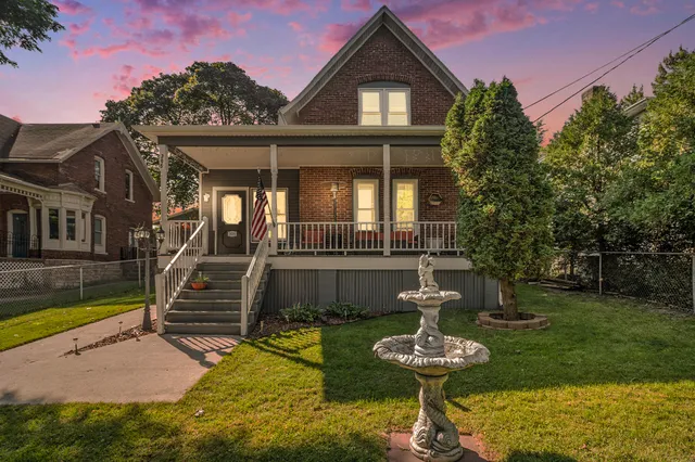 $306,000 | 305 5th Street, Manistee, MI 49660