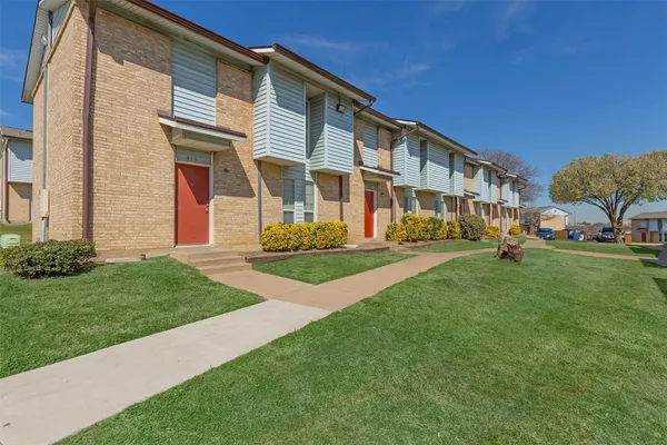 $1,025 | 2100 Southcrest Drive, Fort Worth, TX 76115