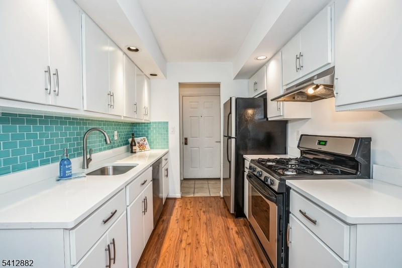 15 Kensington Road Chatham, NJ 07928 - Photo 2 of 20