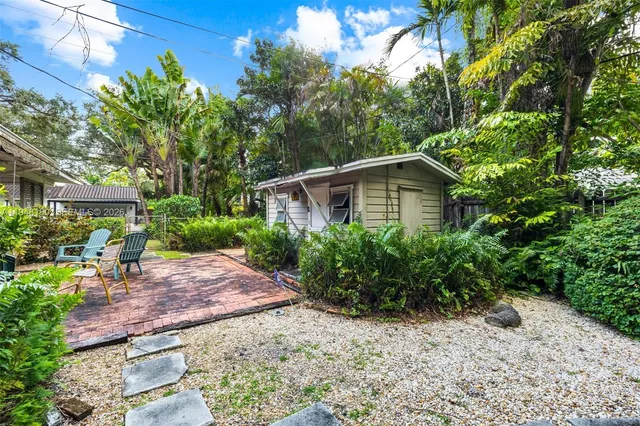 $2,250,000 | 5335 Southwest 74th Street, Miami, FL 33143