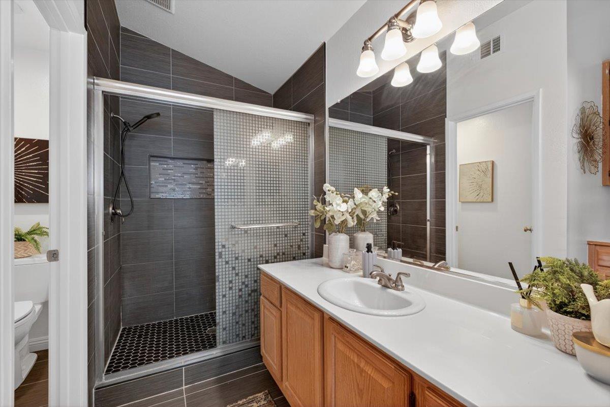 4353 Country Run Way Antelope, CA 95843 - Photo 15 of 28 a bathroom with a sink and a mirror
