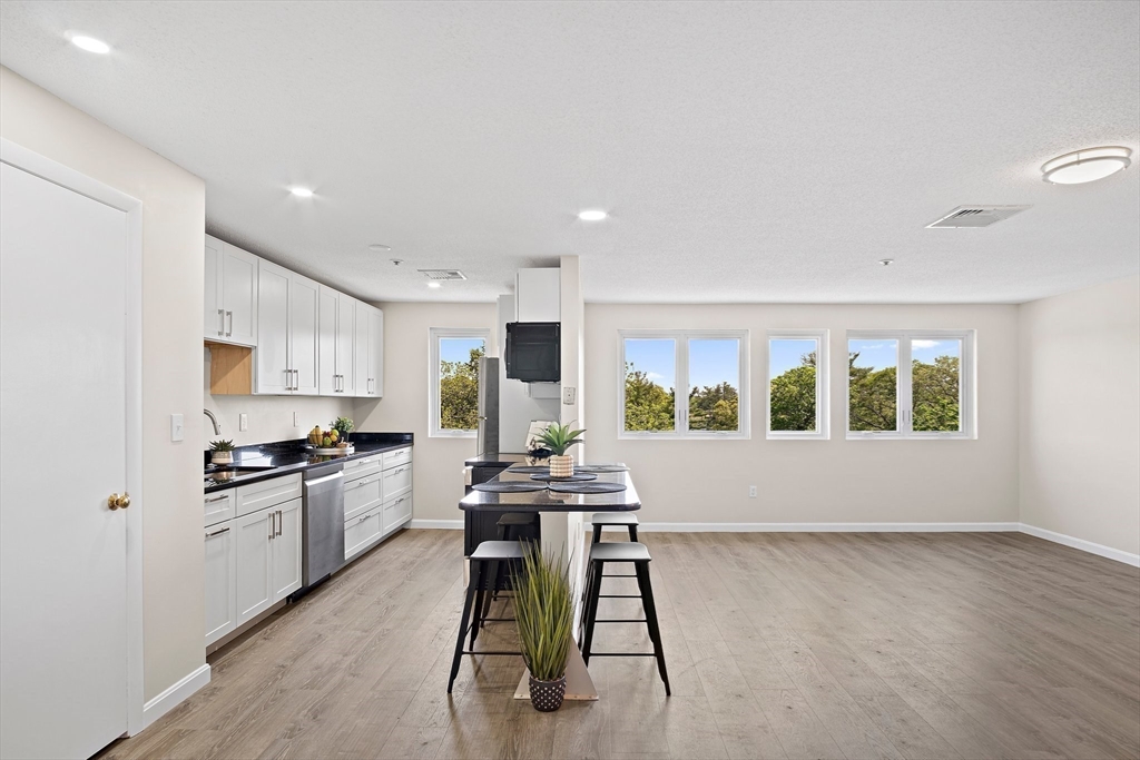 36 Dunham Road, Unit 309 Beverly, MA 01915 - Photo 12 of 34 Gallery Image 12