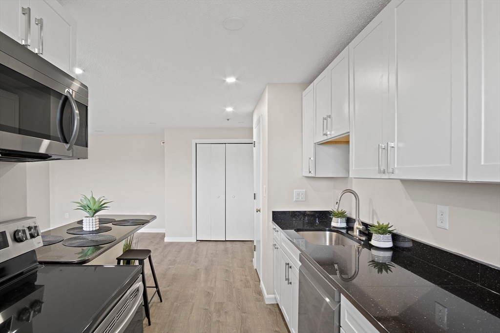 36 Dunham Road, Unit 309 Beverly, MA 01915 - Photo 8 of 34 Gallery Image 8