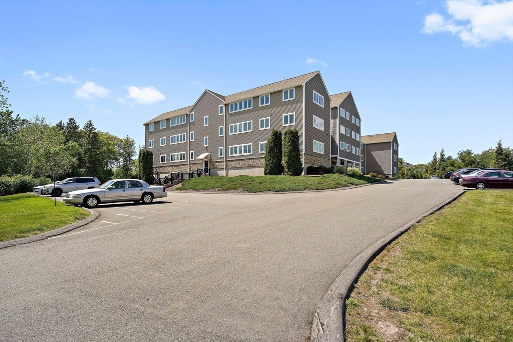 36 Dunham Road, Unit 309 Beverly, MA 01915 - Photo 10 of 34 Gallery Image 10