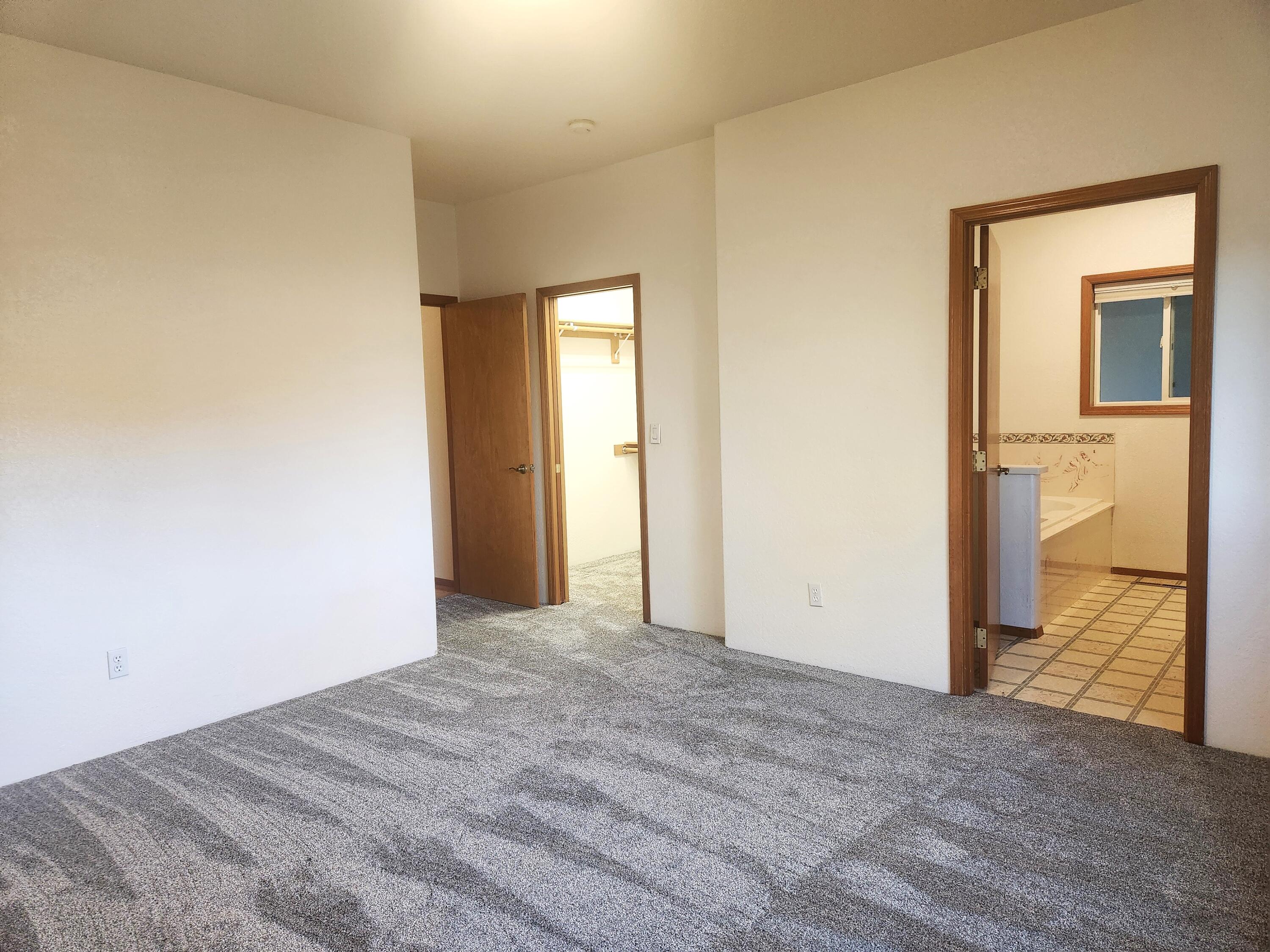 900 Mendolia Way Central Point, OR 97502 - Photo 31 of 49 20240918_182030