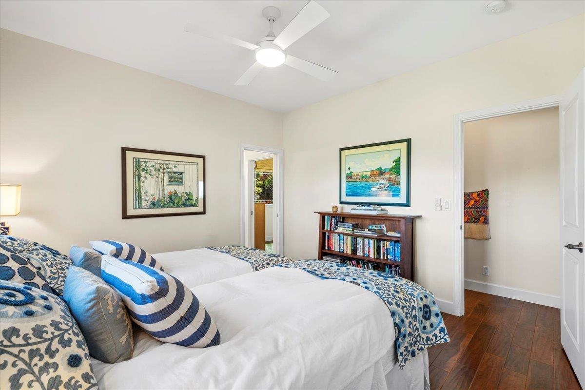 40 Pulehu Road Kula, HI 96790 - Photo 30 of 49 a bedroom with a bed and a table in it