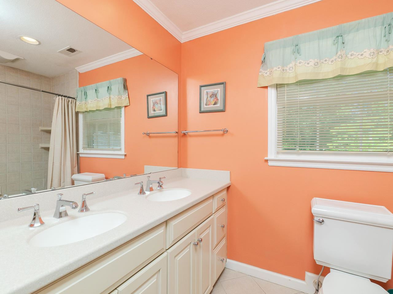 800 Faulkner Place Raleigh, NC 27609 - Photo 18 of 28 Guest Bathroom