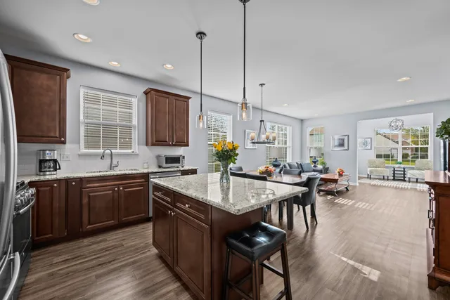 $425,000 | 460 Mahogany Drive, Algonquin, IL 60102