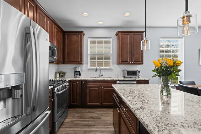 $425,000 | 460 Mahogany Drive, Algonquin, IL 60102