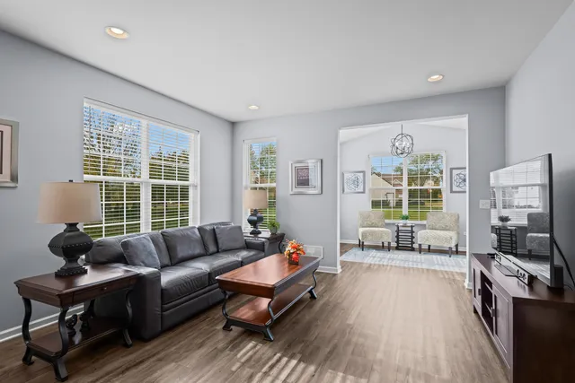 $425,000 | 460 Mahogany Drive, Algonquin, IL 60102