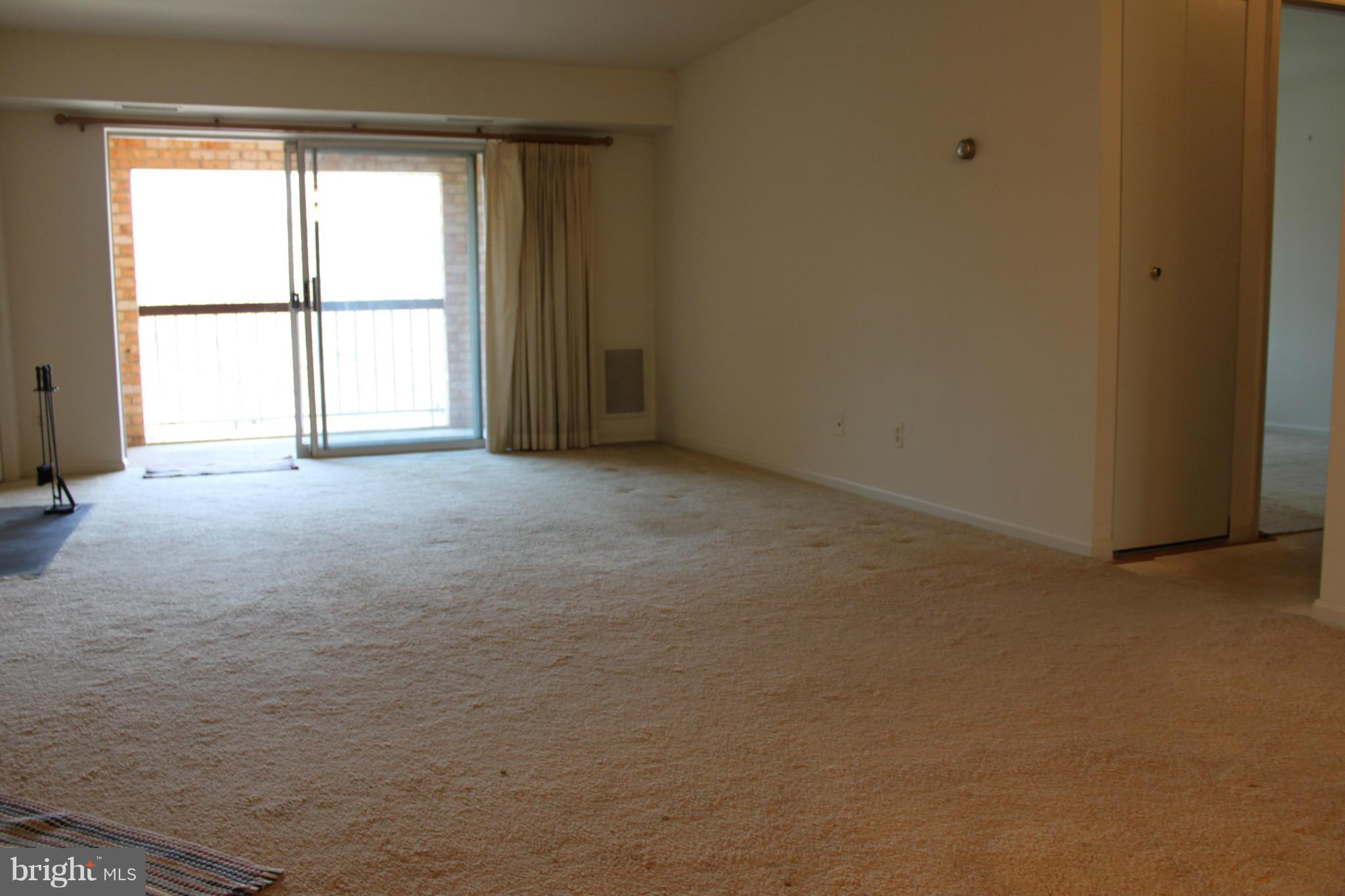5922 Cove Landing Road, Unit 303 Burke, VA 22015 - Photo 11 of 17 Family Room