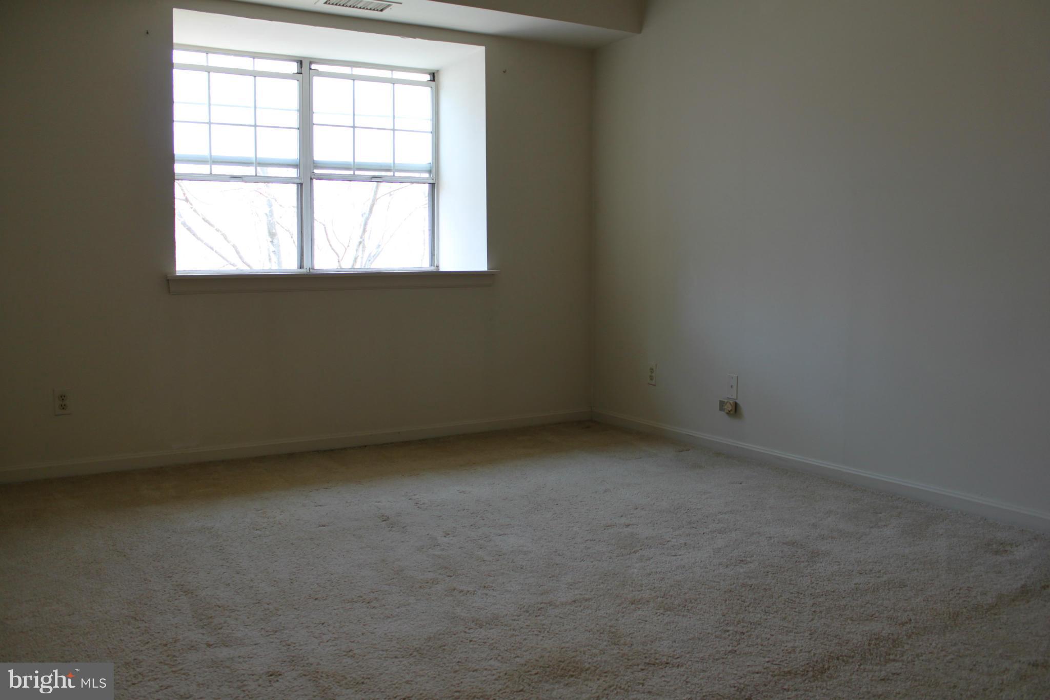 5922 Cove Landing Road, Unit 303 Burke, VA 22015 - Photo 5 of 17 Bedroom (Master)