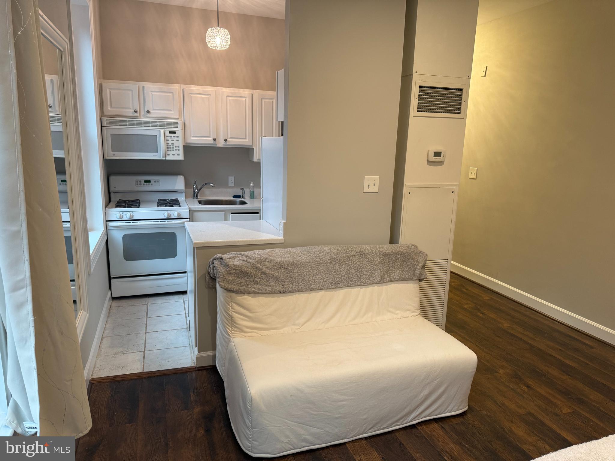 333 2nd Street Northeast, Unit 305 Washington, DC 20002 - Photo 5 of 17