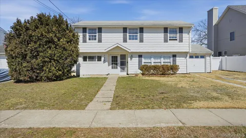 $749,999 | 199 North Delaware Avenue, Massapequa, NY 11758