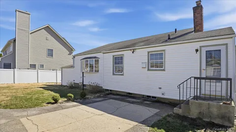 $749,999 | 199 North Delaware Avenue, Massapequa, NY 11758