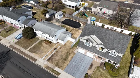 $749,999 | 199 North Delaware Avenue, Massapequa, NY 11758