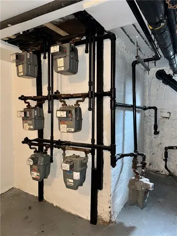 view of a utility room with dryer and washer