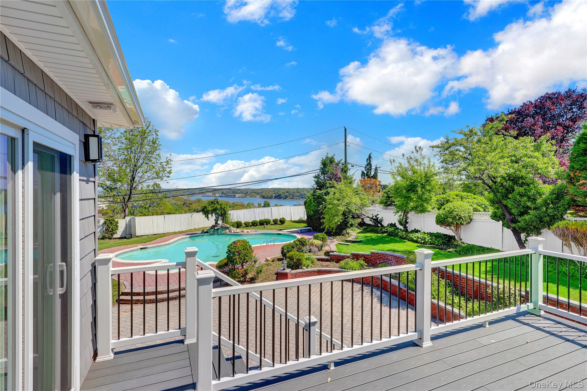 52 Woodland Road Roslyn, NY 11576 - Photo 24 of 50 Deck off Breakfast Area