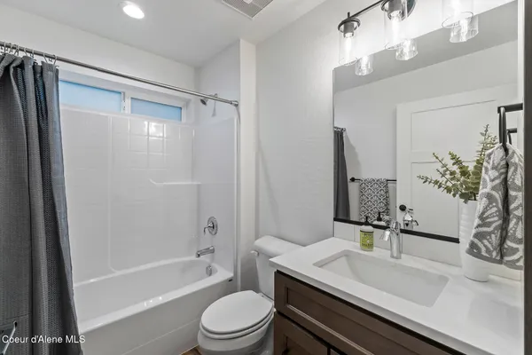 $534,900 | 936 East Valley Street South, Oldtown, ID 83822