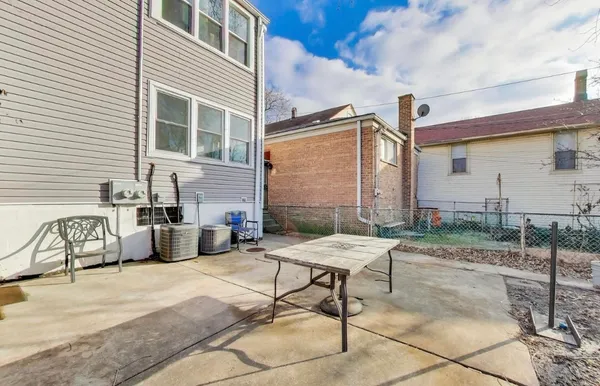 $1,800 | 3248 South Paulina Street, Unit 1, Chicago, IL 60608