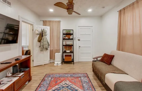 $1,800 | 3248 South Paulina Street, Unit 1, Chicago, IL 60608