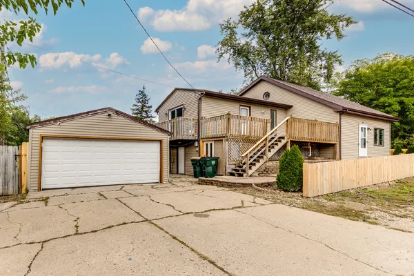 $2,350 | 400 Clifton Drive, Round Lake Park, IL 60073