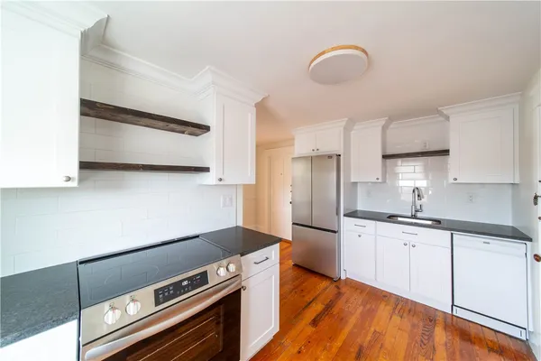 $1,900 | 21 Division Street, Unit 5, East Greenwich, RI 02818