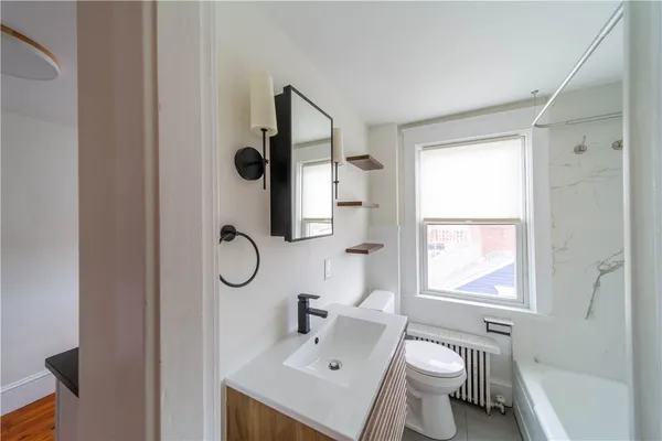 $1,900 | 21 Division Street, Unit 5, East Greenwich, RI 02818