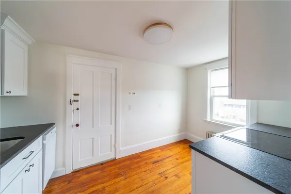 $1,900 | 21 Division Street, Unit 5, East Greenwich, RI 02818