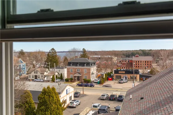 $1,900 | 21 Division Street, Unit 5, East Greenwich, RI 02818