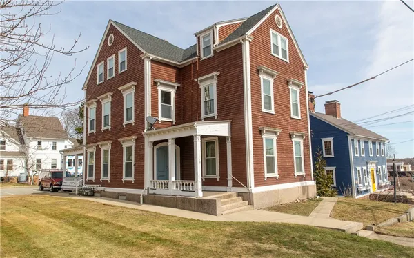 $1,900 | 21 Division Street, Unit 5, East Greenwich, RI 02818