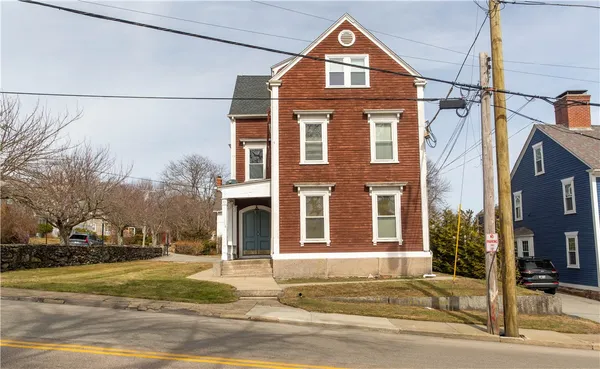 $1,900 | 21 Division Street, Unit 5, East Greenwich, RI 02818