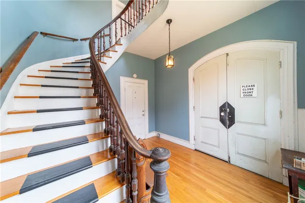 $1,900 | 21 Division Street, Unit 5, East Greenwich, RI 02818