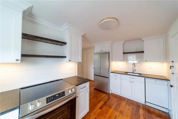 $1,900 | 21 Division Street, Unit 5, East Greenwich, RI 02818