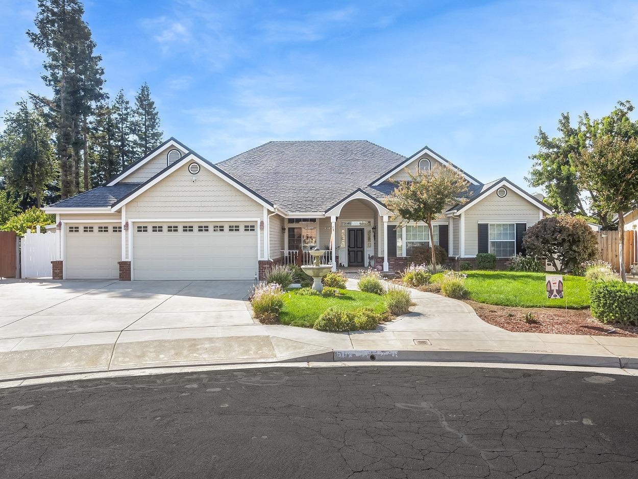 a view of house with street