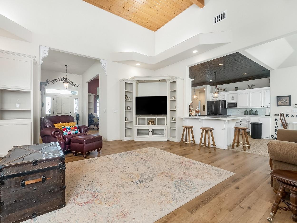 602 Fallbrook Avenue Clovis, CA 93611 - Photo 14 of 51 a living room with furniture and a flat screen tv