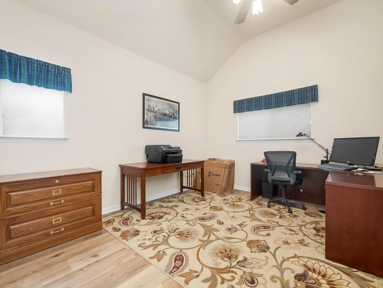 602 Fallbrook Avenue Clovis, CA 93611 - Photo 34 of 51 a workspace with furniture